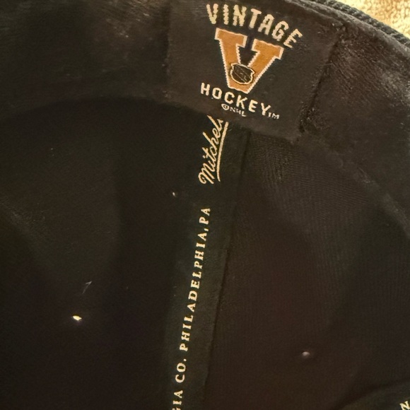 MITCHELL & NESS / ANAHEIM DUCKS BLACK 20TH ANNIVERSARY FLAT RIM SNAPBACK HAT - Picture 8 of 8